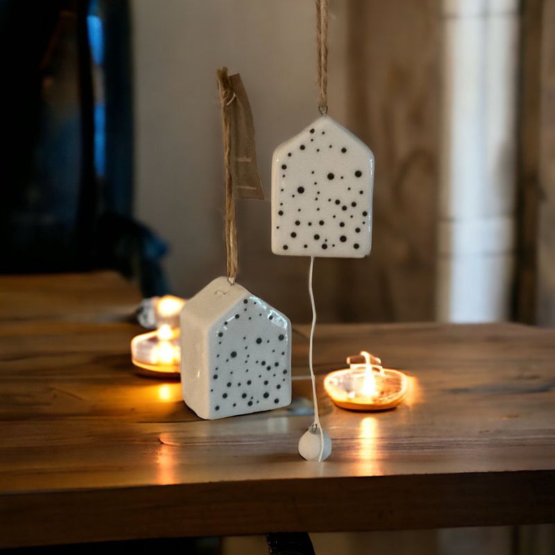 Engel huisje van porselein, bel om overleden personen te roepen