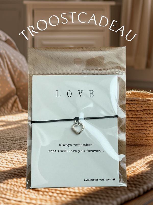 Armbandje LOVE met hartje, troostcadeau