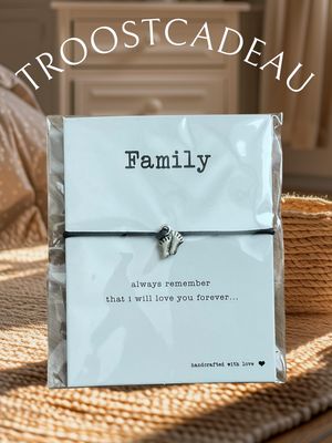 Armbandje FAMILY, met kleine voetjes armbandje Family met kleine voetjes, troostcadeau