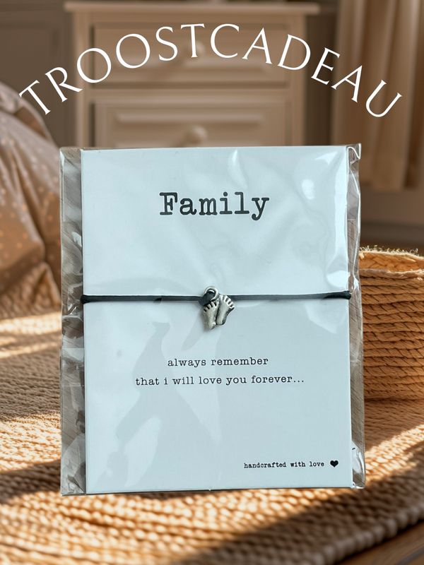 armbandje Family met kleine voetjes, troostcadeau