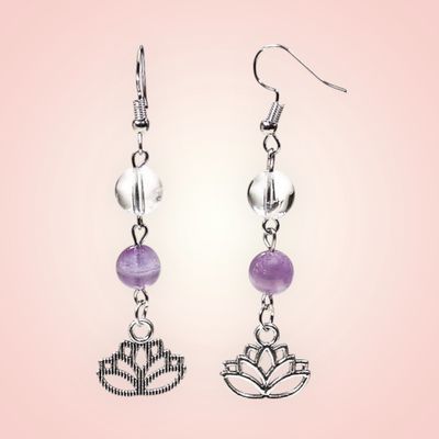 Oorbellen met lotus, bergkristal en amethist
