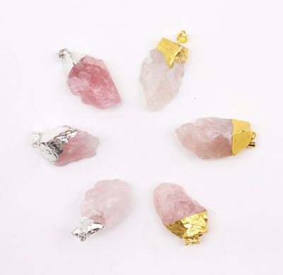 Rozenkwarts hanger in goud of zilverkleurige vatting