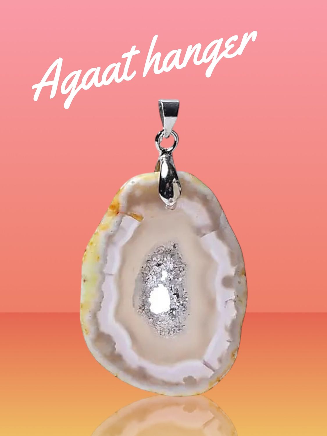 Agaat hanger met kristallen erin, ongeveer 3 cm groot