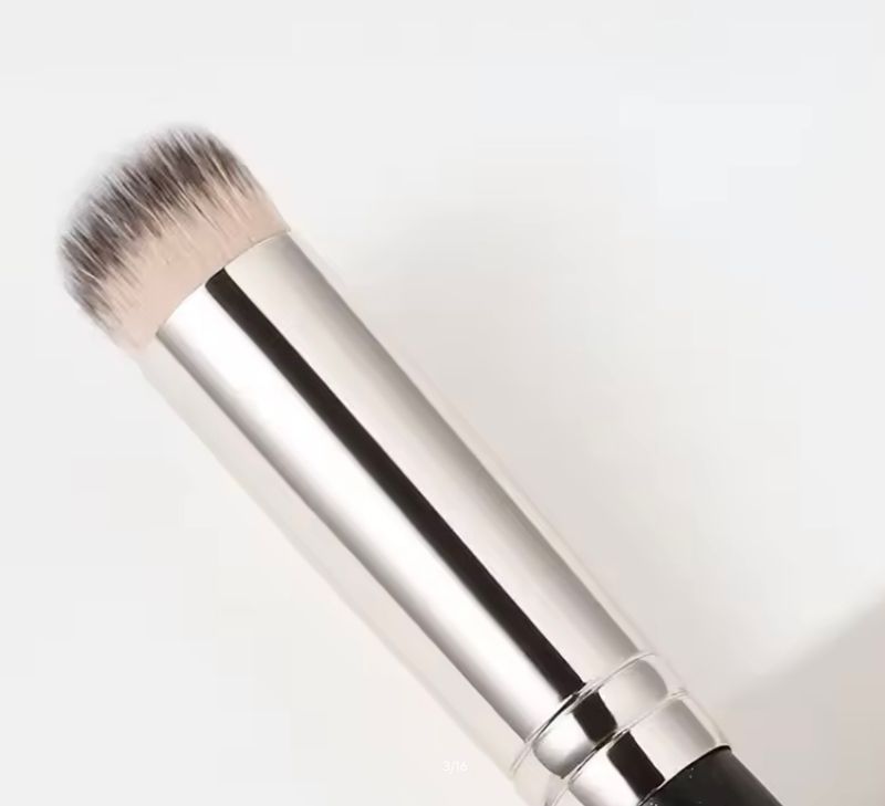 Fijne zachte borstel voor Foundation en Concealer bij myhearttoyours.nl