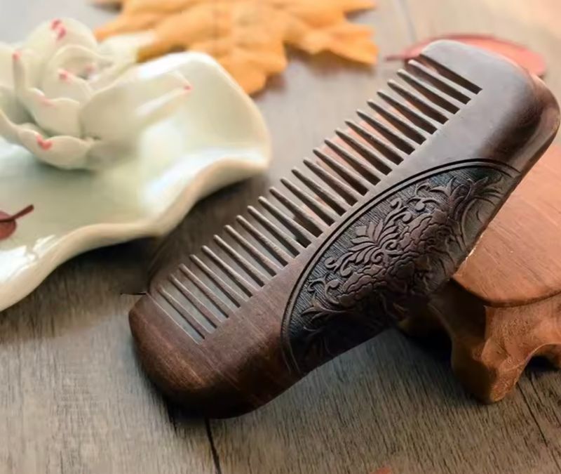 Baard kam van Sandelhout, met prachtige bewerking, bij myhearttoyours.nl