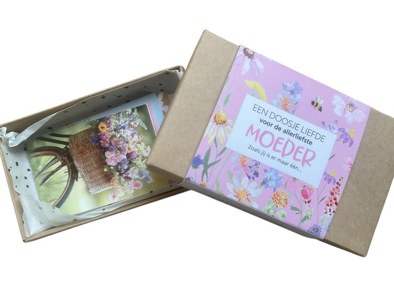 Een doosje liefde voor de allerliefste MOEDER  - Brievenbus cadeau, bij myhearttoyours.nl