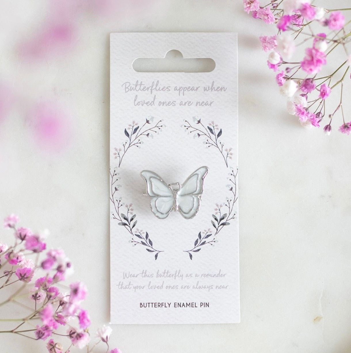 Emaille vlinder broche als aandenken na overlijden bij myhearttoyours.nl