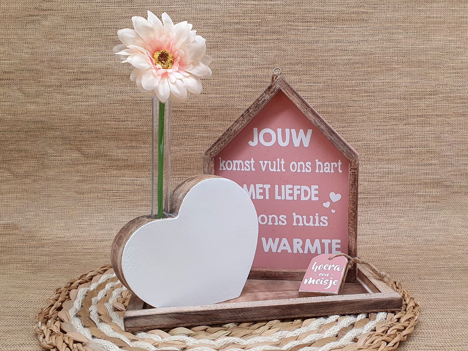 Cadeau box EEN MEISJE (geboorte baby meisje) bij myhearttoyours.nl