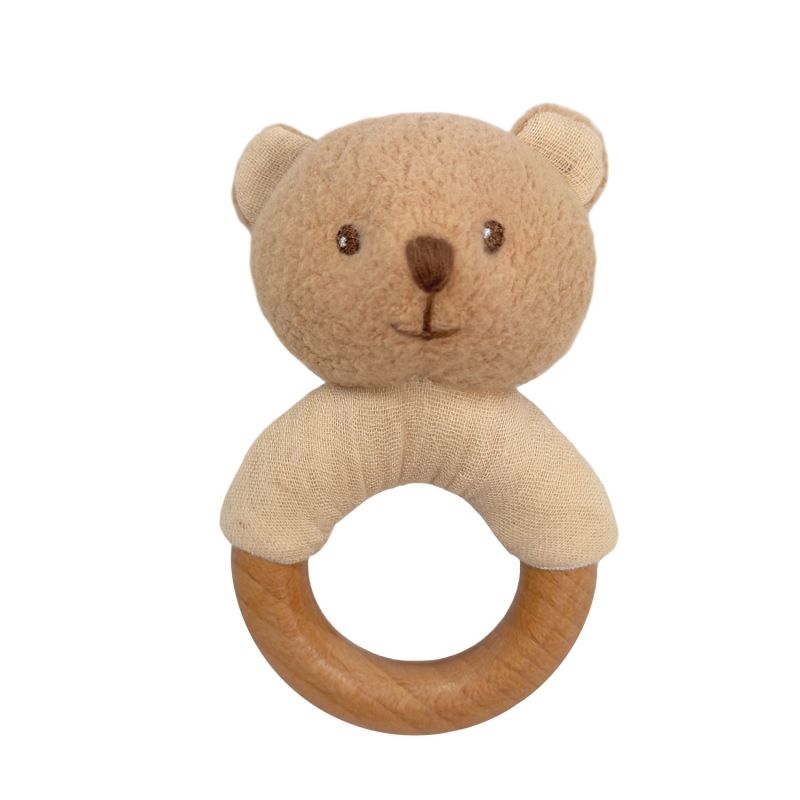 Babyrammelaar Marcel met naam gegraveerd op houten ring