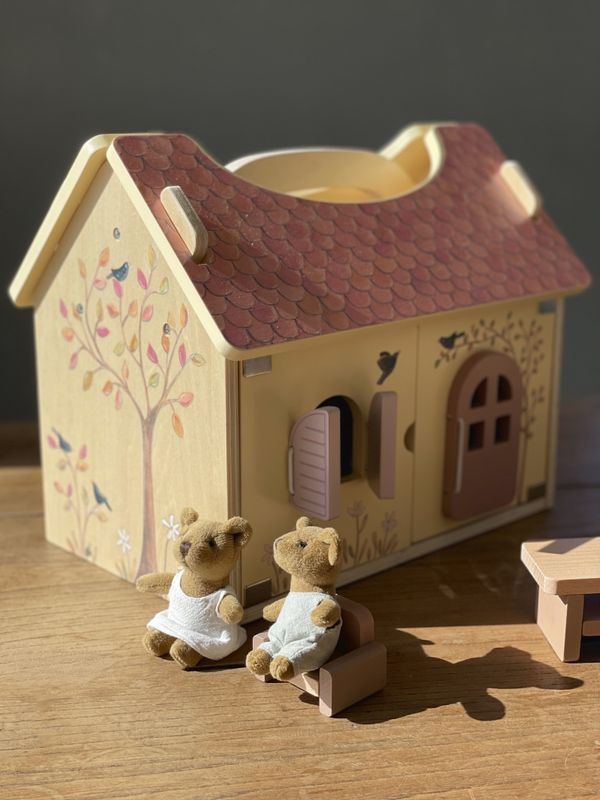 Puppenhaus mit Bären