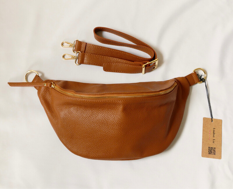 Body Bag aus genarbtem Leder