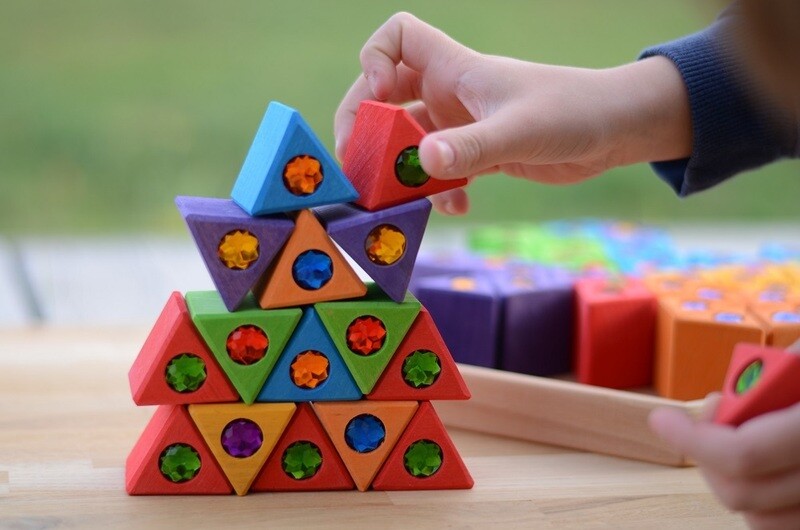 Triangles colorés en bois avec pierres brillantes - 54 pièces