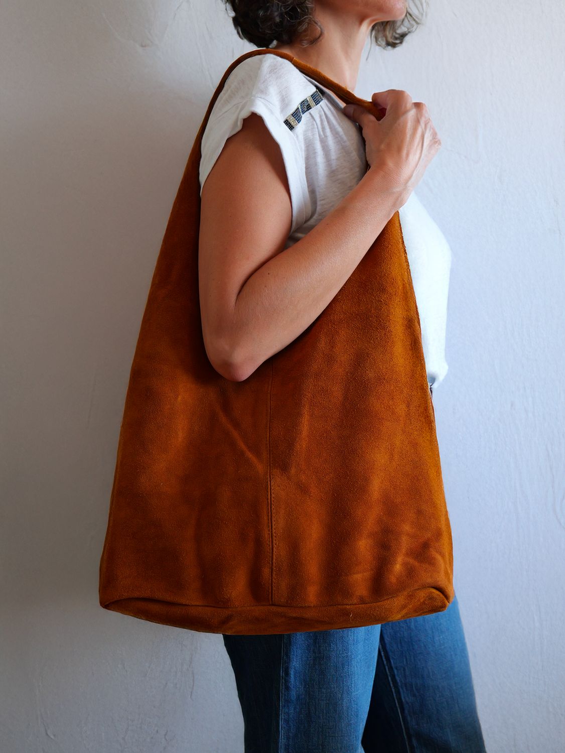 Sac ISBAAH en cuir suédé caramel