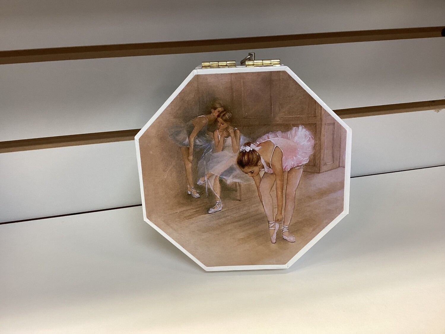 MK 28002 OCTAGON JEWELRY BOX SWAN LAKE