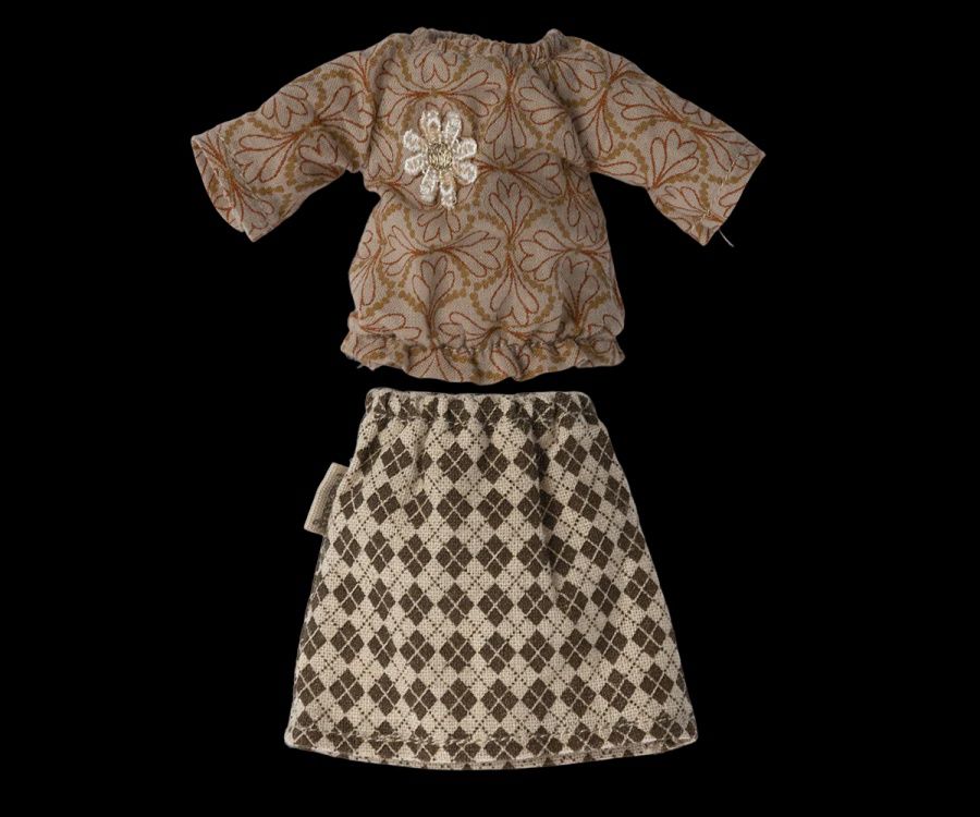 ML 17-3304 BLOUSE AND SKIRT FOR GRANDMA MOUSE