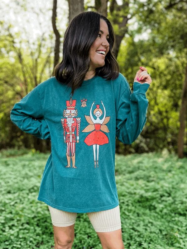 OLIVER AND OTIS SPRUCE LONG SLEEVE NUTCRACKER TEE