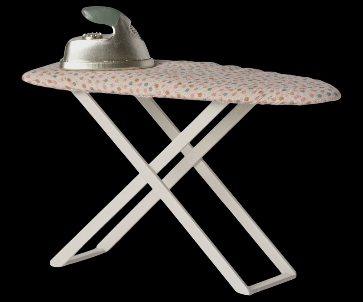 MAILEG IRON AND IRONING BOARD