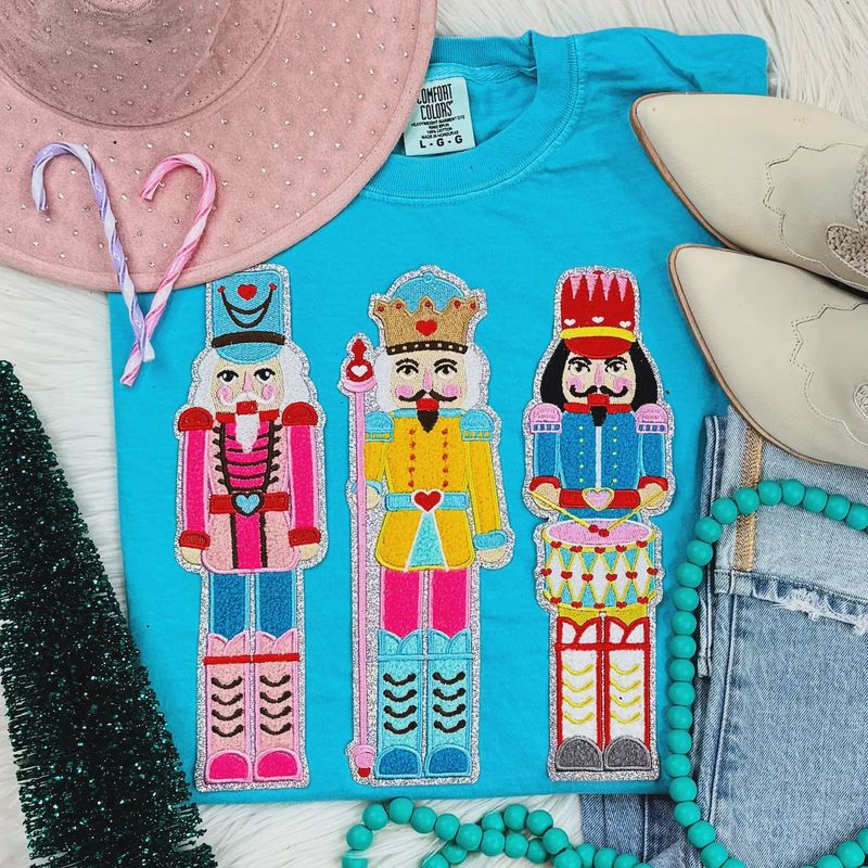 NUTCRACKERS CHENILLE BUNDLE LAGOON TEE