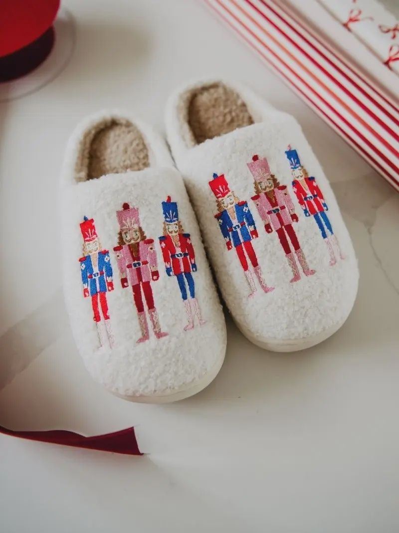 KATYDID NUTCRACKER SHERPA SLIPPERS, Size: S/M