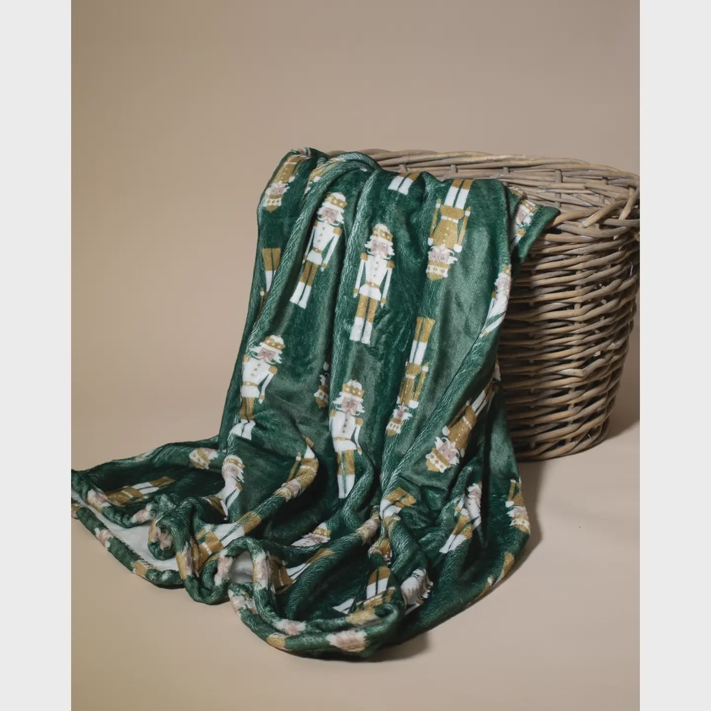 THE ROYAL STANDARD ALPINE NUTCRACKER DARK THROW