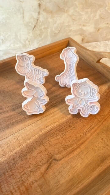 4 piece Plastic Animal Cookie Plunger
