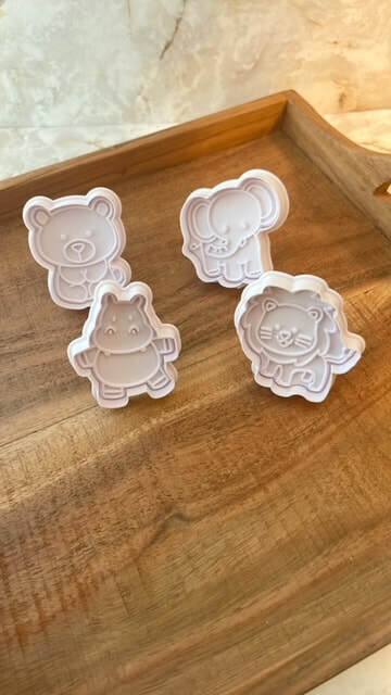 4 piece Plastic Animal Cookie Plunger