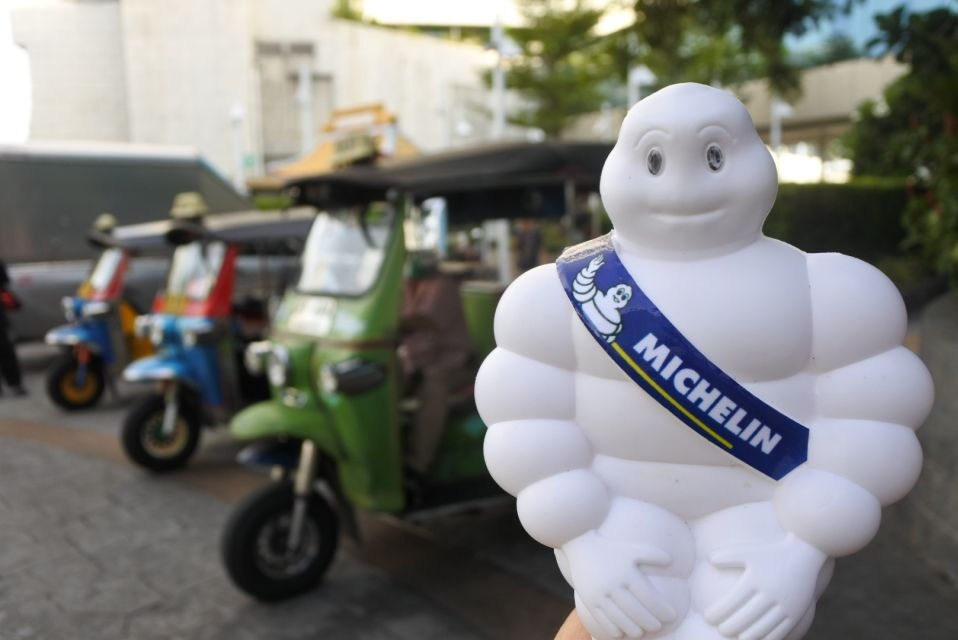Bangkok: Michelin Guide Street Food Tour by Tuk Tuk with English Guide (5.30pm)