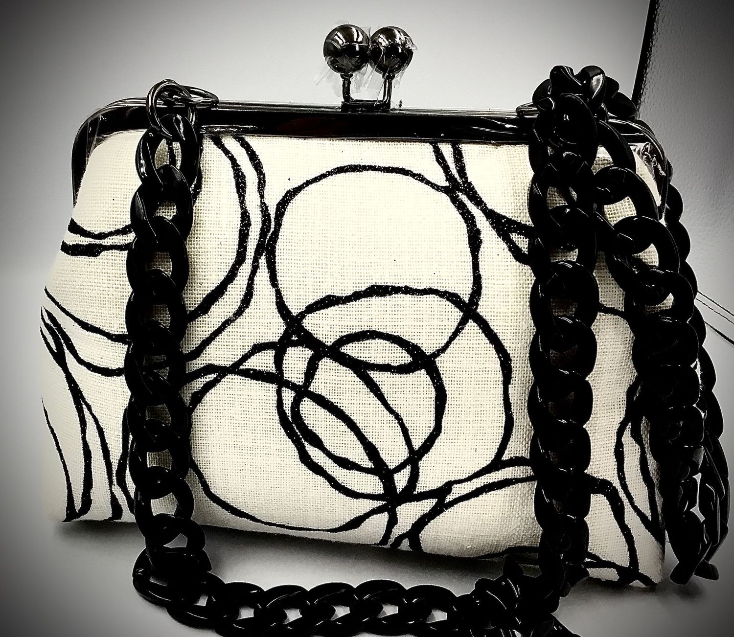 Bolso de lino blanco con estampado en negro de brillantina ancho 21 X15 X8