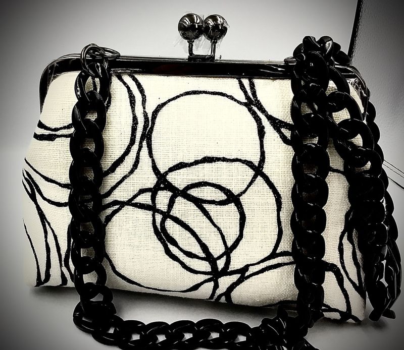 Bolso de lino blanco con estampado en negro de brillantina ancho 21 X15 X8