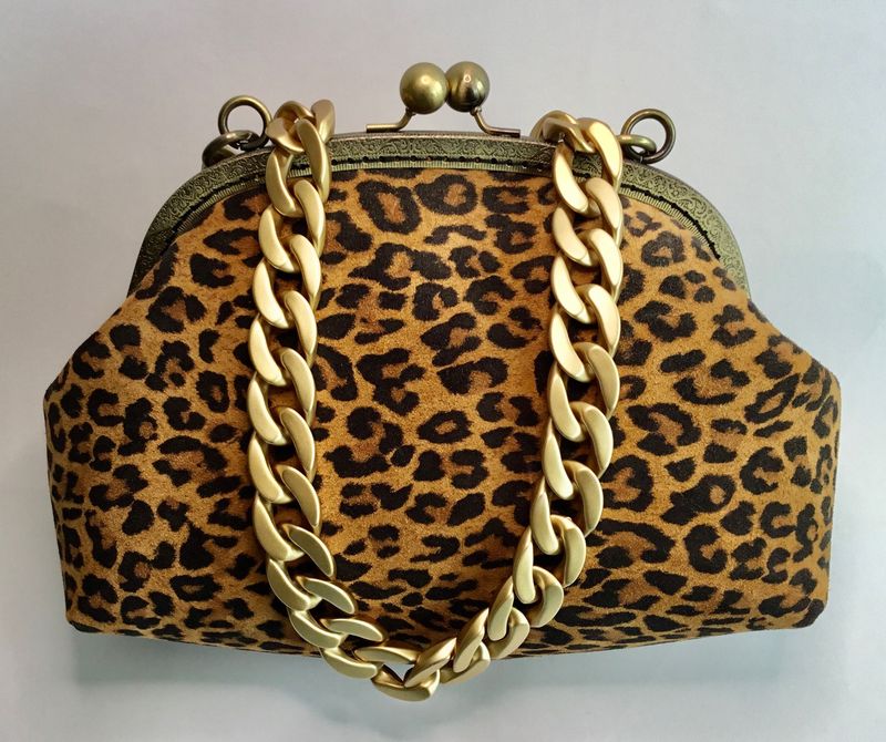 Piel de cordero Serraje imitando la piel de Leopardo 18 de altoX22X10