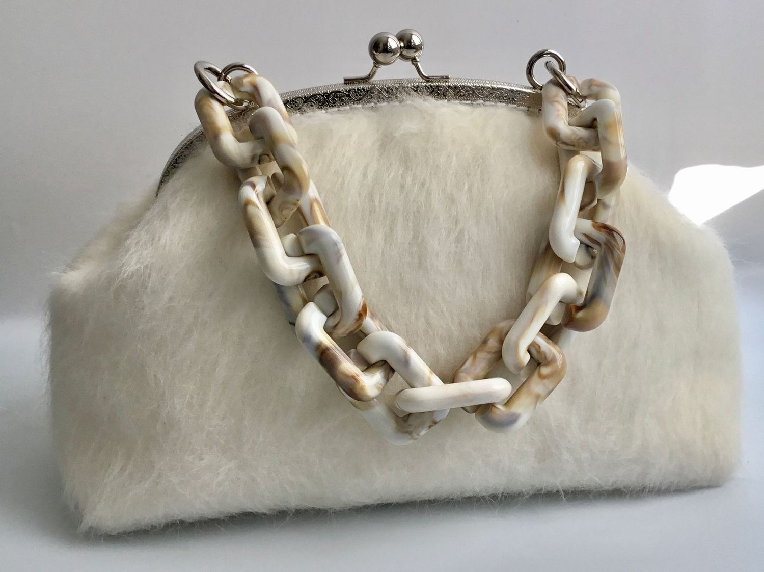 Angora Blanca 17X32X10