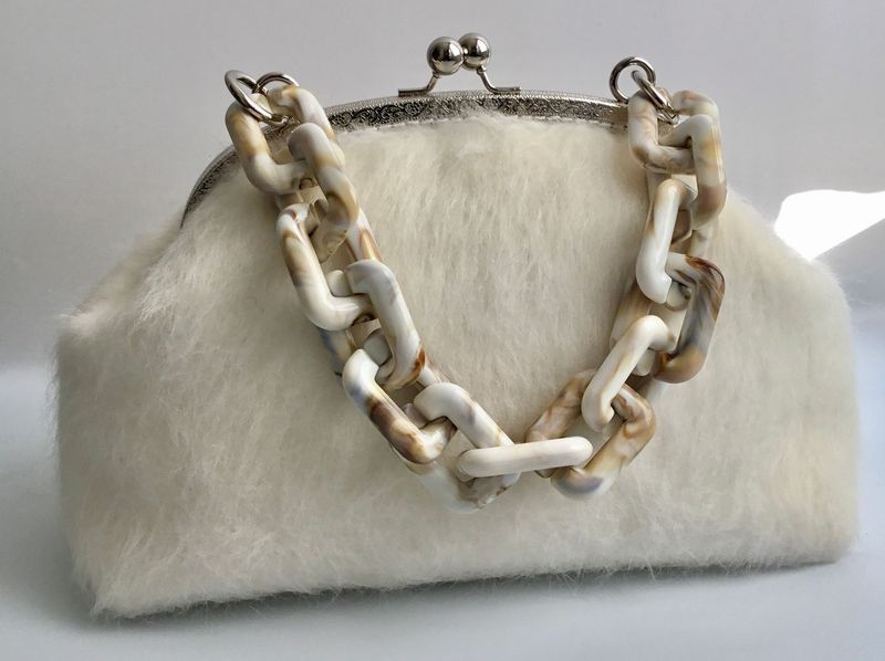 Angora Blanca 17X32X10