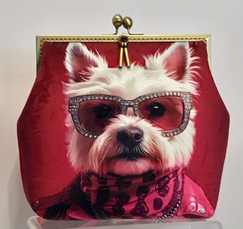 Perrito con gafas y pañuelo