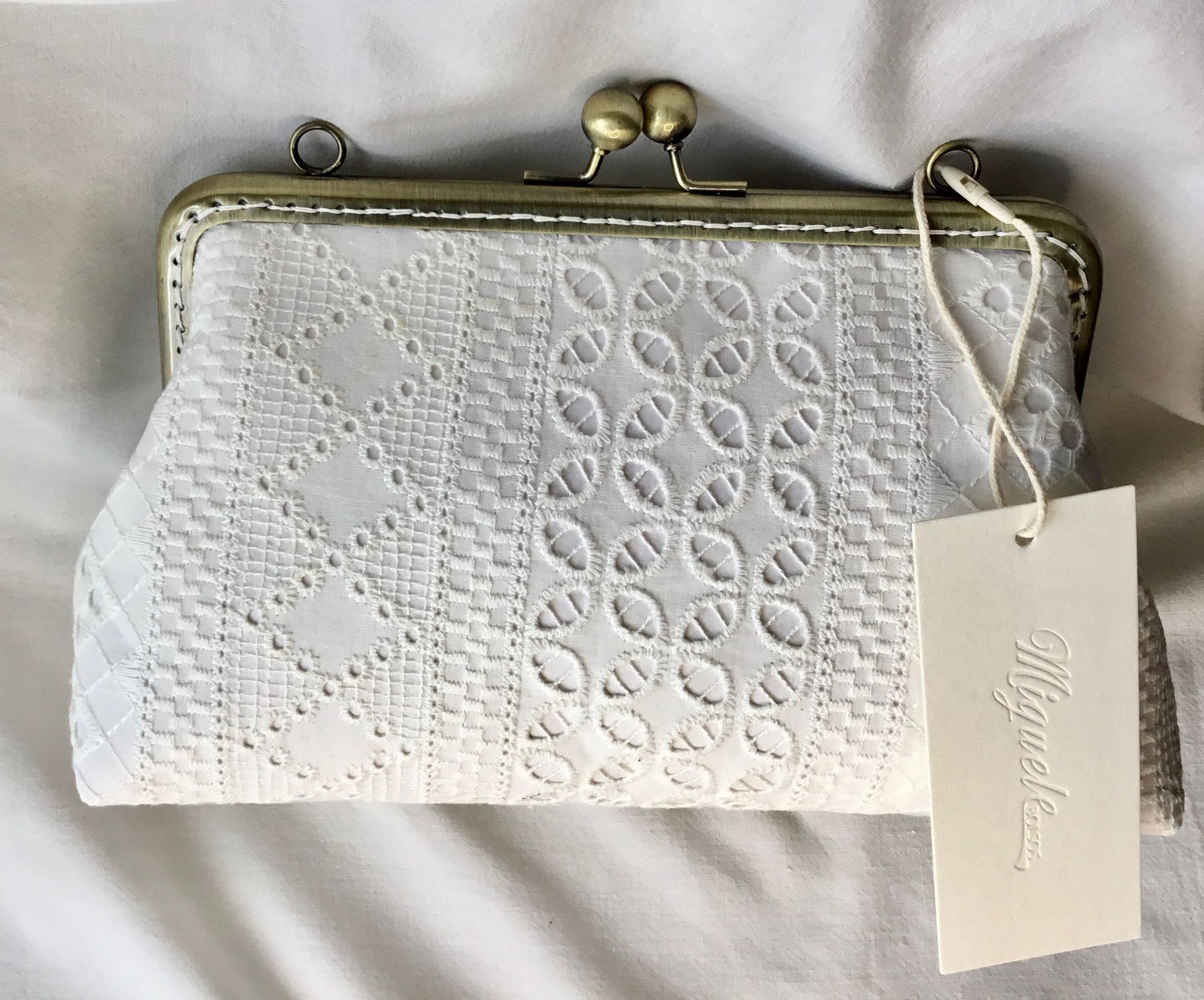 Batista  Bordada en blanco, Al15ctn X 30An X 8de Fon