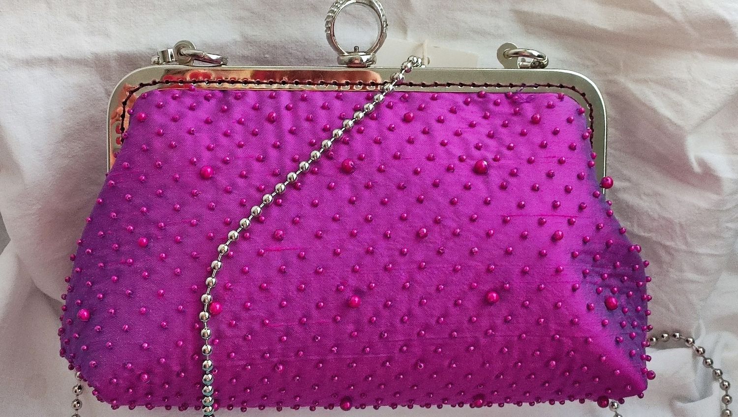 Raso con perlitas del mismo color Buganvilla,al29X14X 9