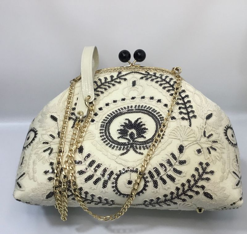 Encaje con lentejuela negra Encaje con lentejuela negra