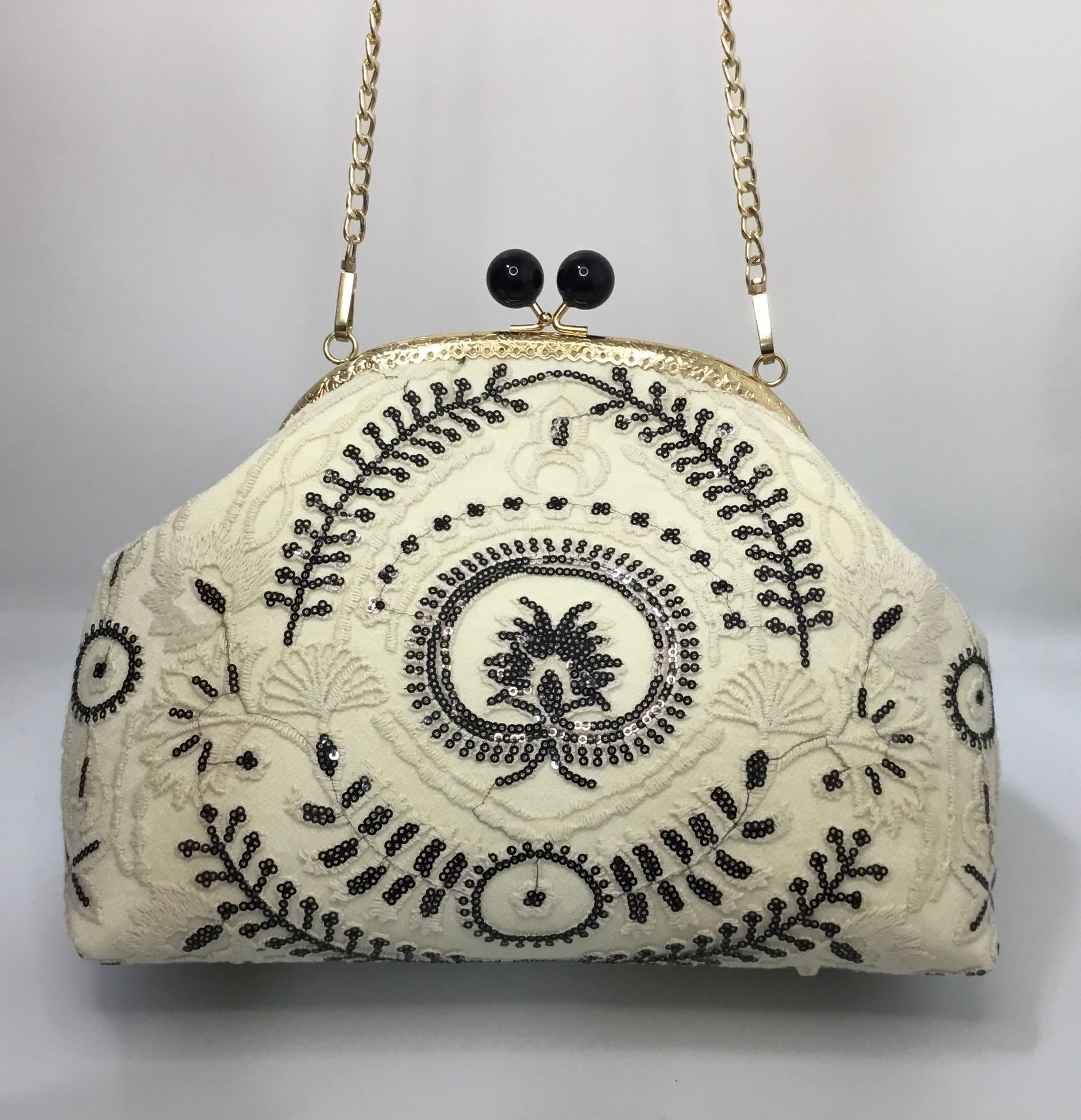 Encaje con lentejuela negra