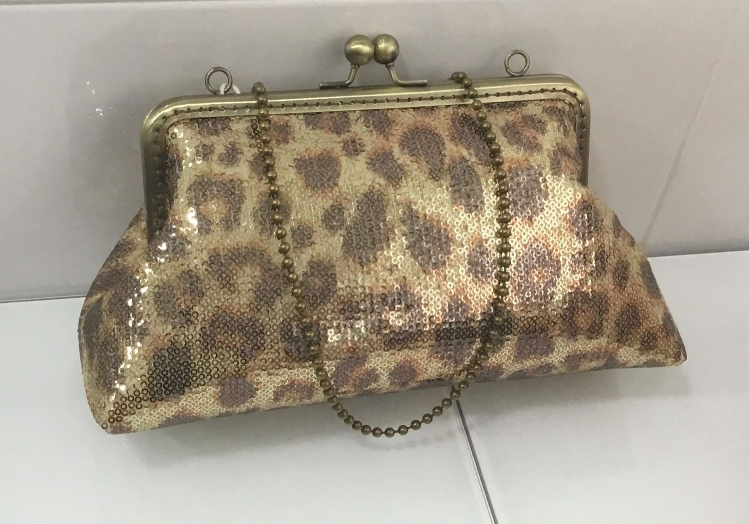 Alt 14 cm X An 32 cm X Fond 8 cm Bolso animal print de lentejuelas