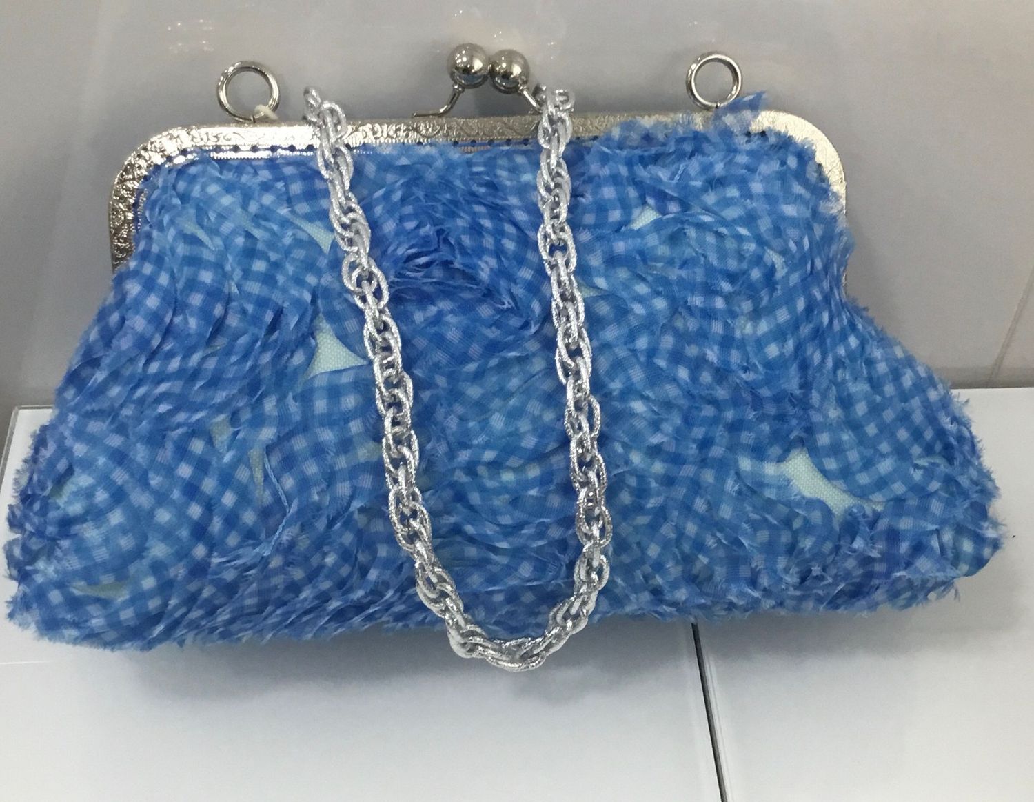 Alt 14 cm X An 32 cm X Fond 8 cm Bolso de rosas de tul de vichy