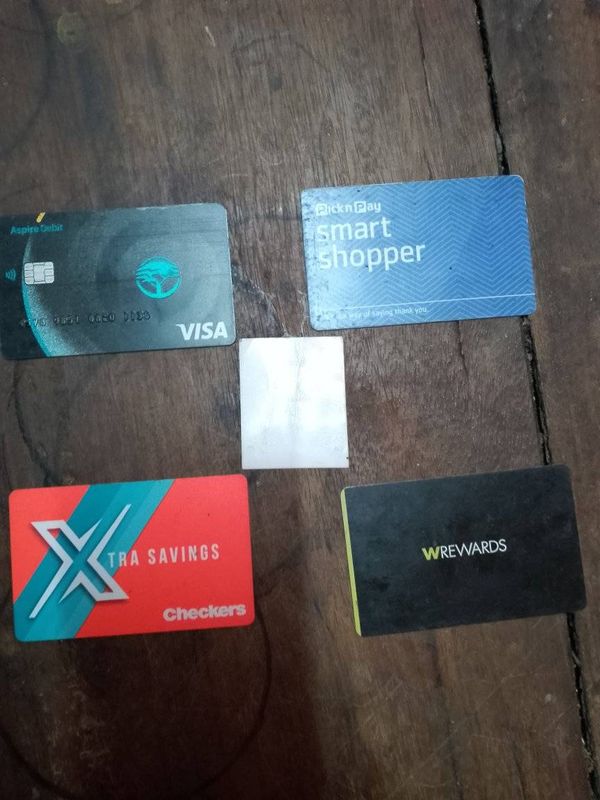 Charman Moundeli            (visa,shopper,Xtrasaving wrewards) ( en possession)