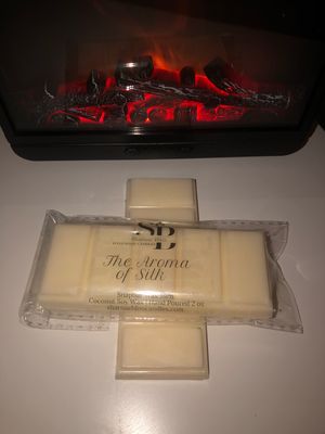 The Aroma of Silk Wax Melts