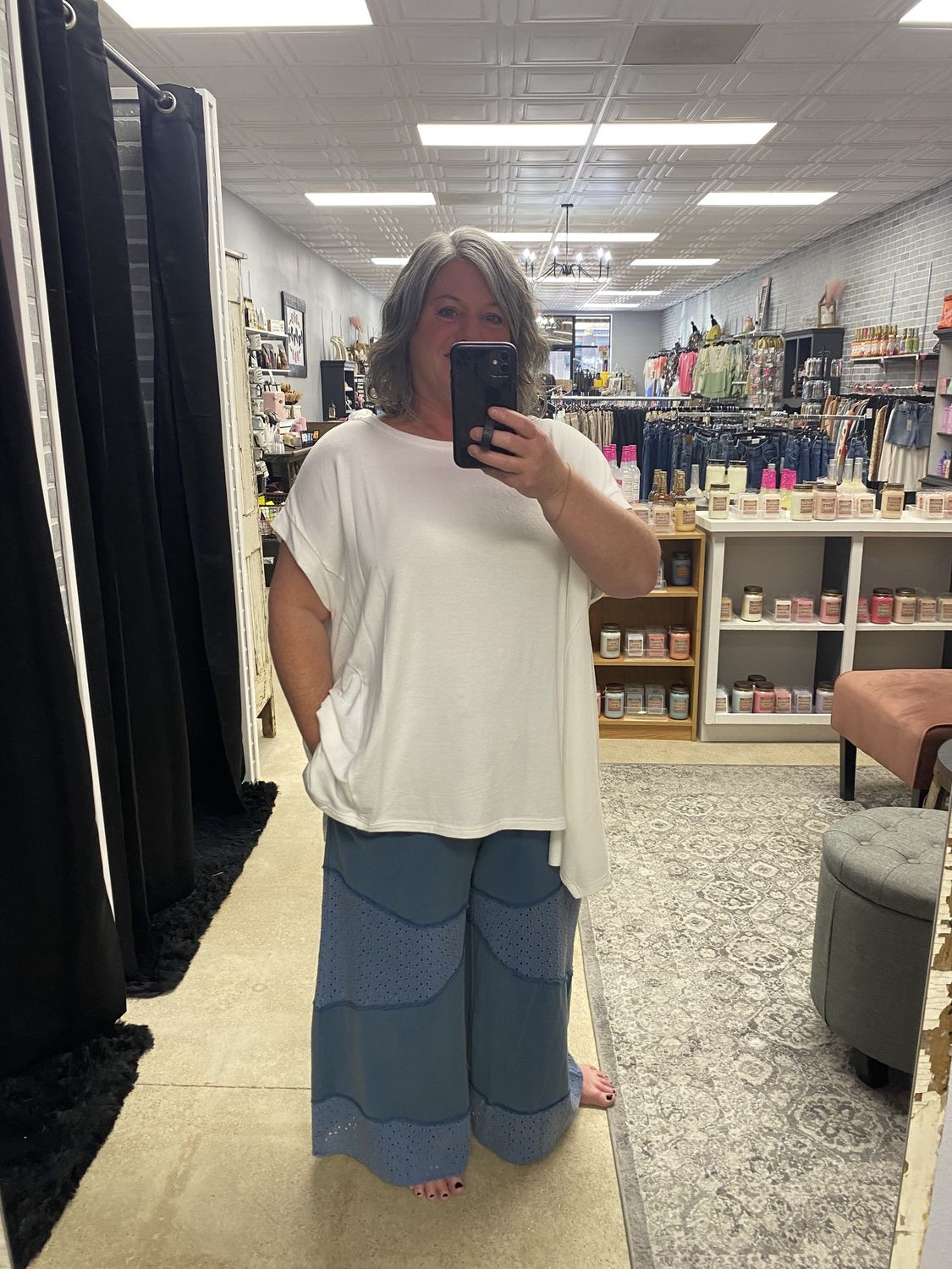 White short sleeve top w side detail