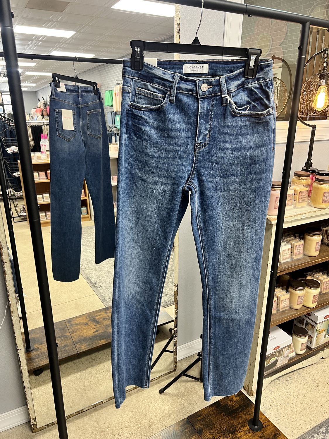 LV1028