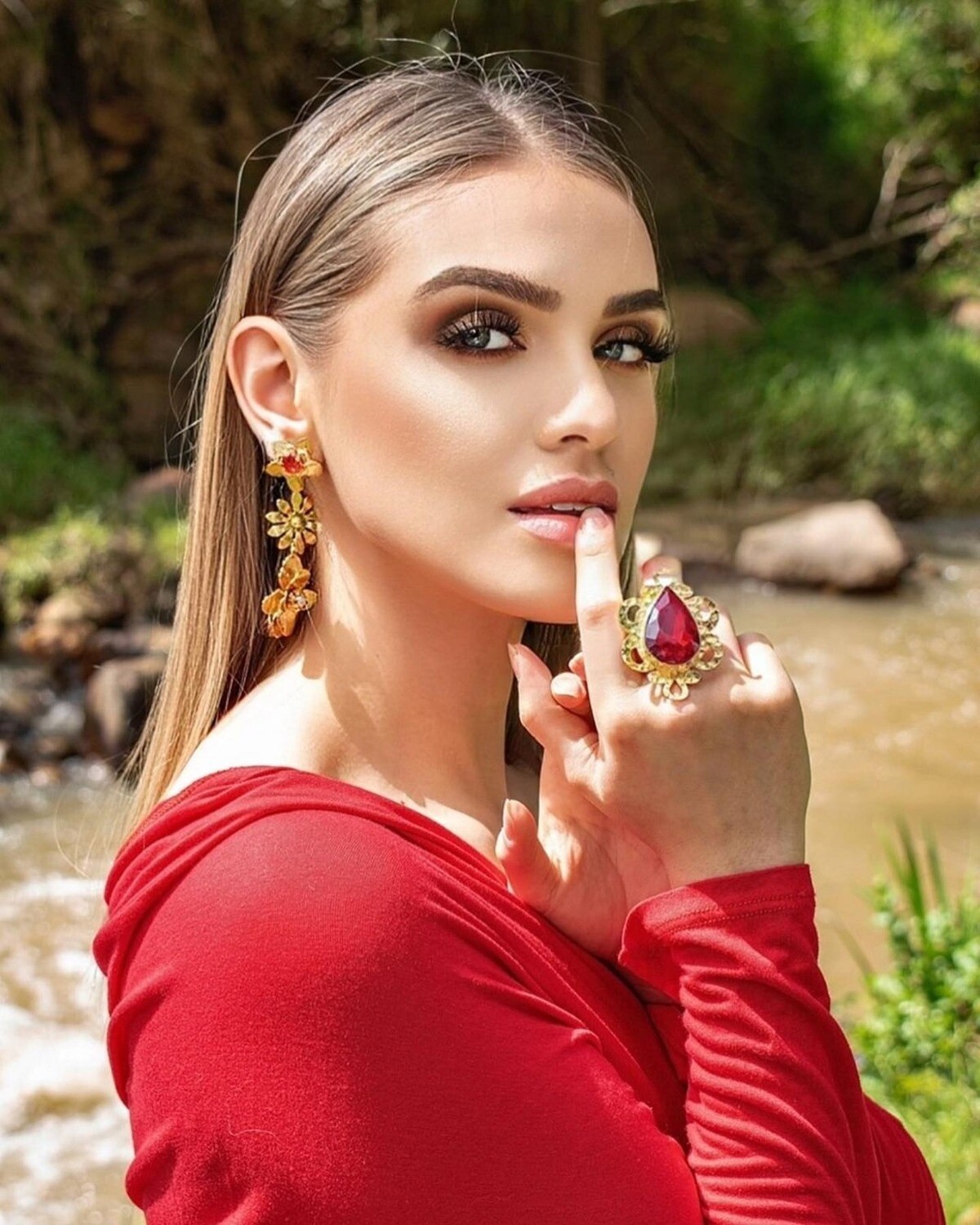 Aretes Flores Murano Perla. Compleméntalo con el Anillo Gota Murano