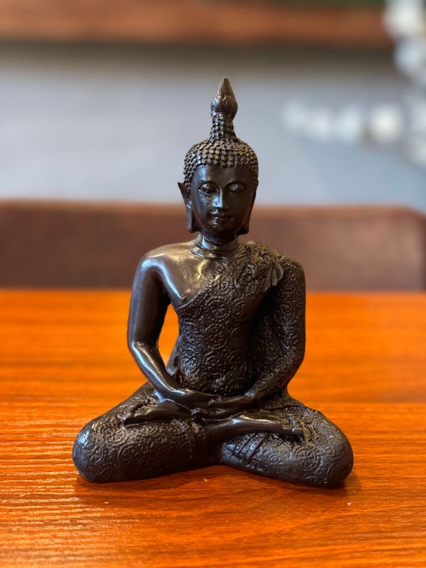 Resin Buddha in meditation, flowers printed robe ( M )