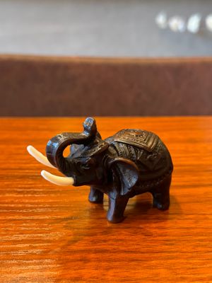 Resin Indian Elephant with Ivory ( S )