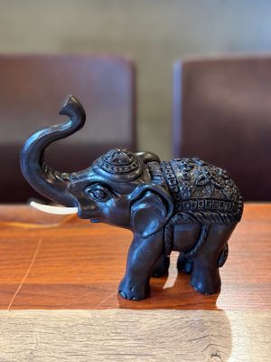 Resin Indian Elephant ( L )