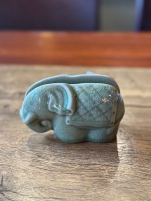 Elephant business card holder - Green