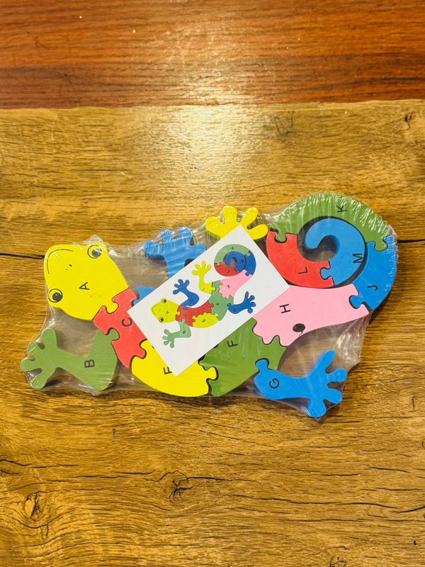 Handmade Wooden Jigsaw (Gecko)
