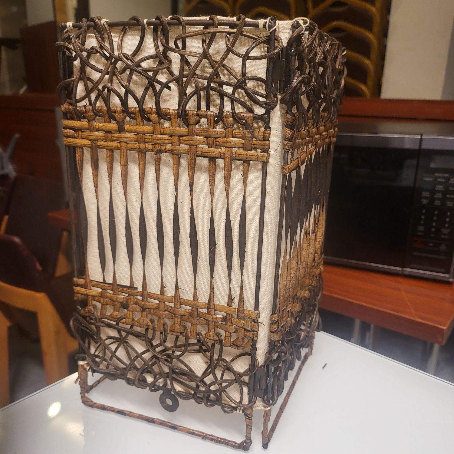 Handmade Ratan Lamp - White linear